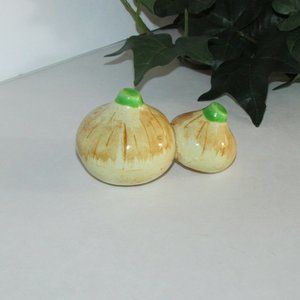 Vintage Salt & Pepper Shakers Onions Ceramic MCM Novelty Japan Cottagecore